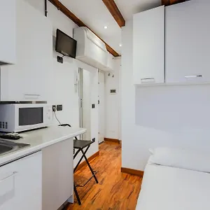 Sant Ambrogio Lovely Flat , Milan Italy